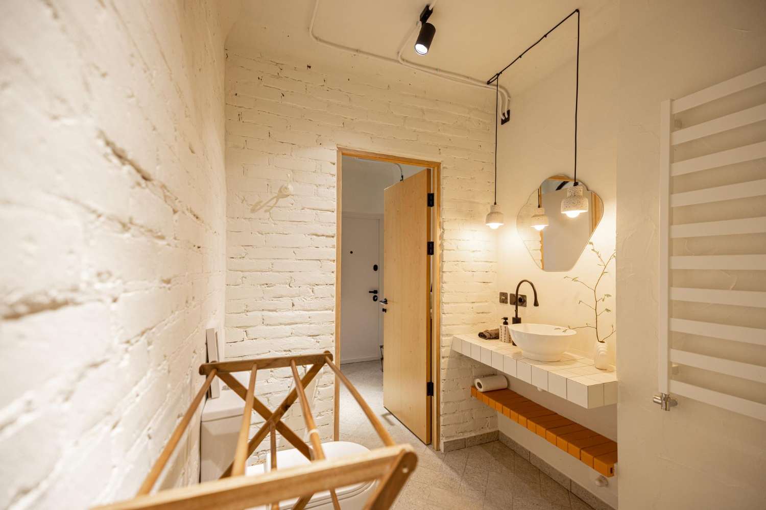 How High To Hang Small Pendant Lights In Bathroom? Easy Installation ...